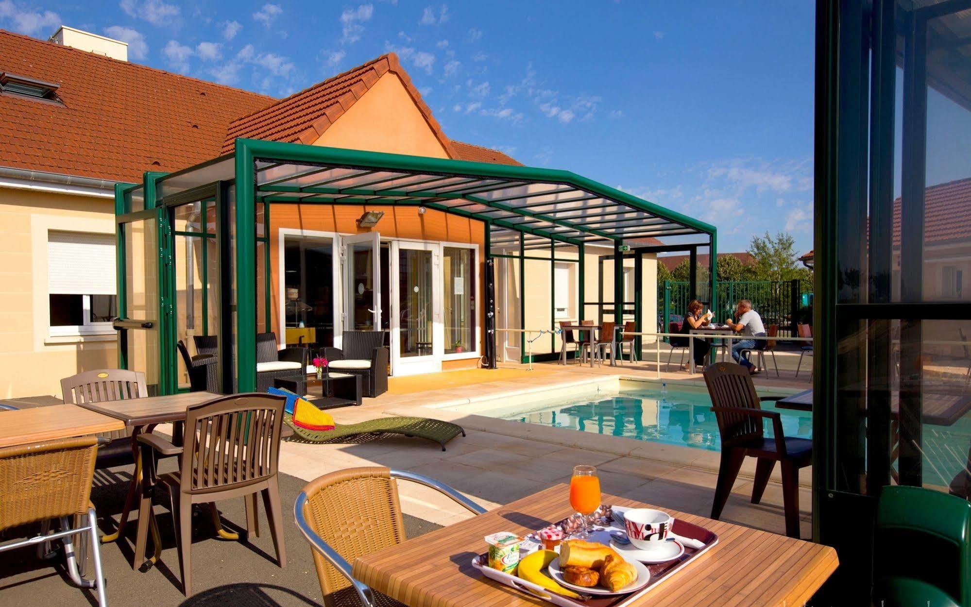 Logis Jum'Hotel Saints-Geosmes Ngoại thất bức ảnh